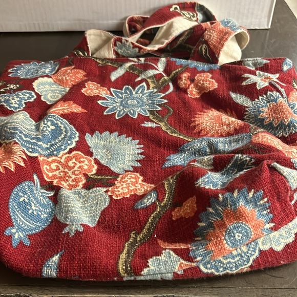 RED FLORAL TOTE USED AND BASIC - Picture 2 of 3